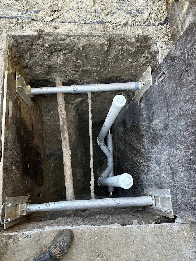 Experienced plumber completing Drain Cleaning work in Mentone